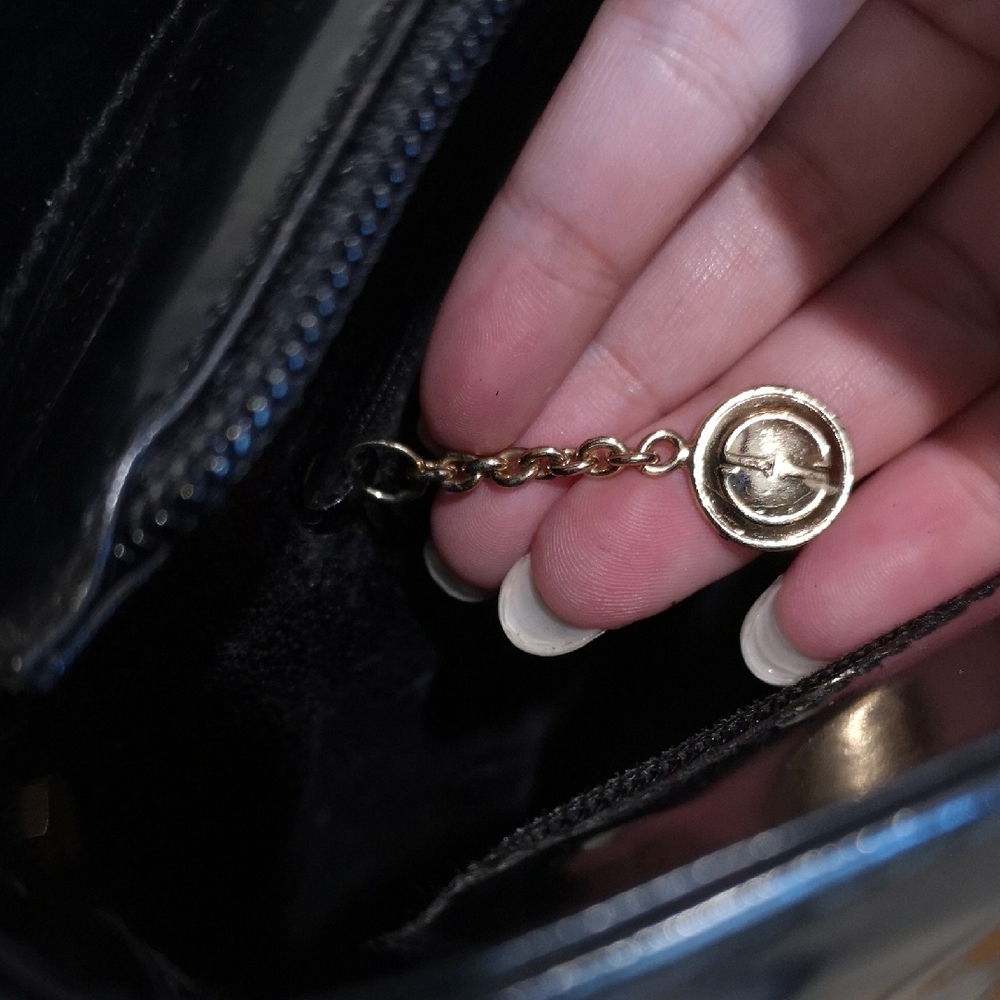 Gucci Black Patent Bucket Shoulder Bag with Gold Hardware - Picture 12 of 12